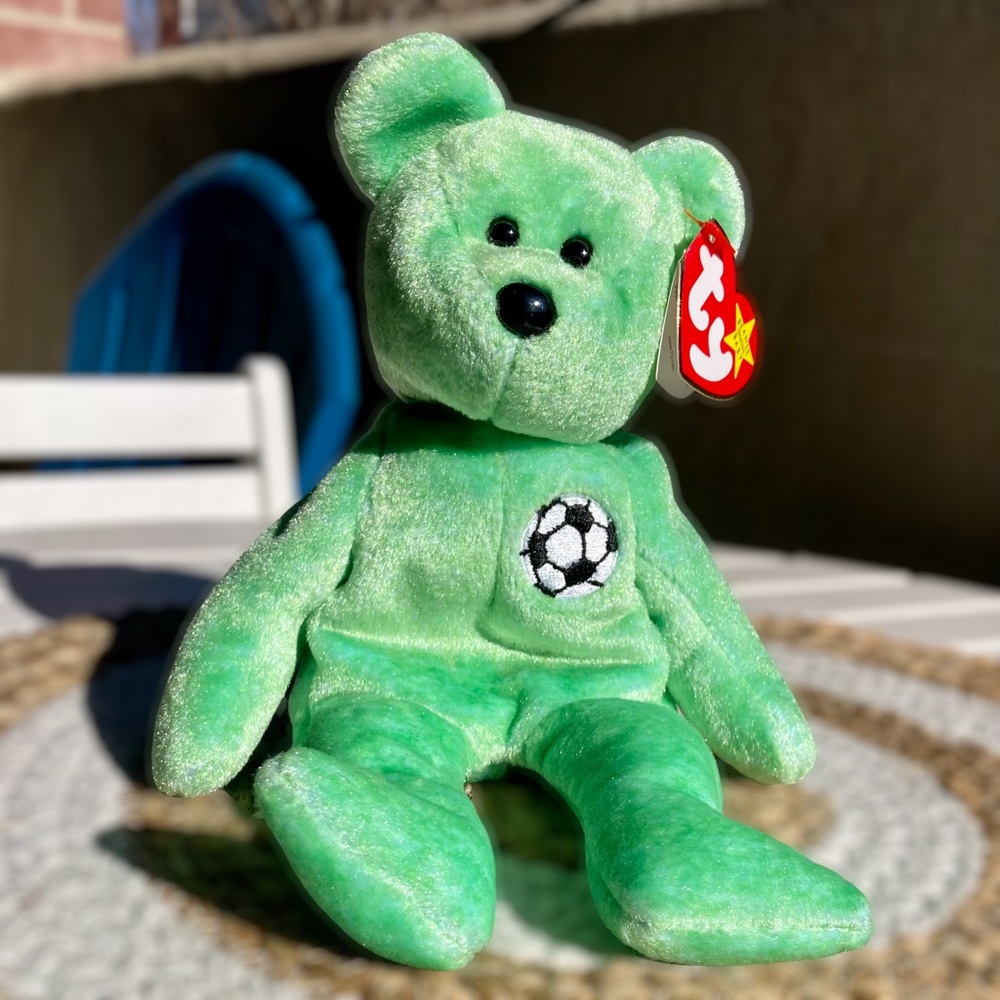 TY BEANIE BABY .. Kicks the Soccer Bear .. MWMT